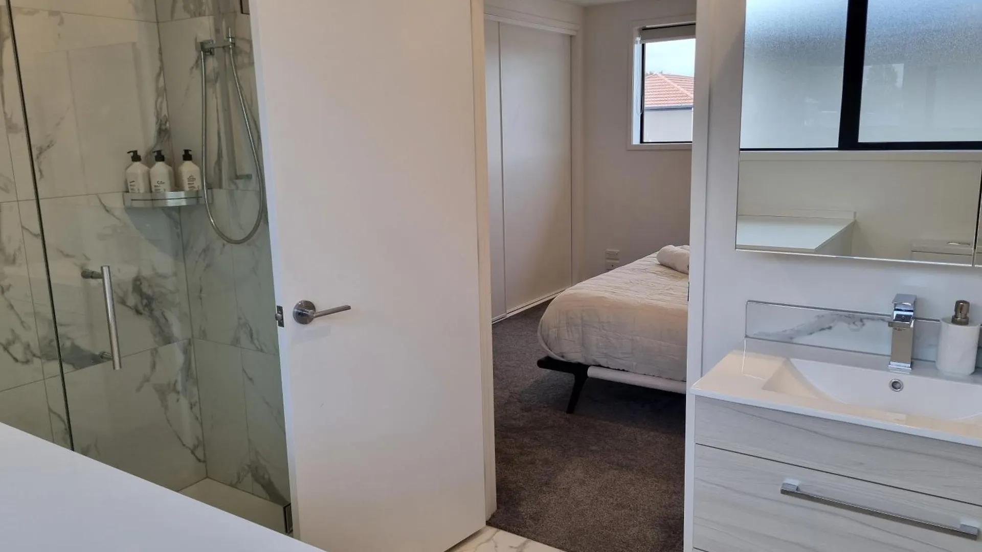 Cloud Nine Elegant Escape Awaits Apartment Christchurch