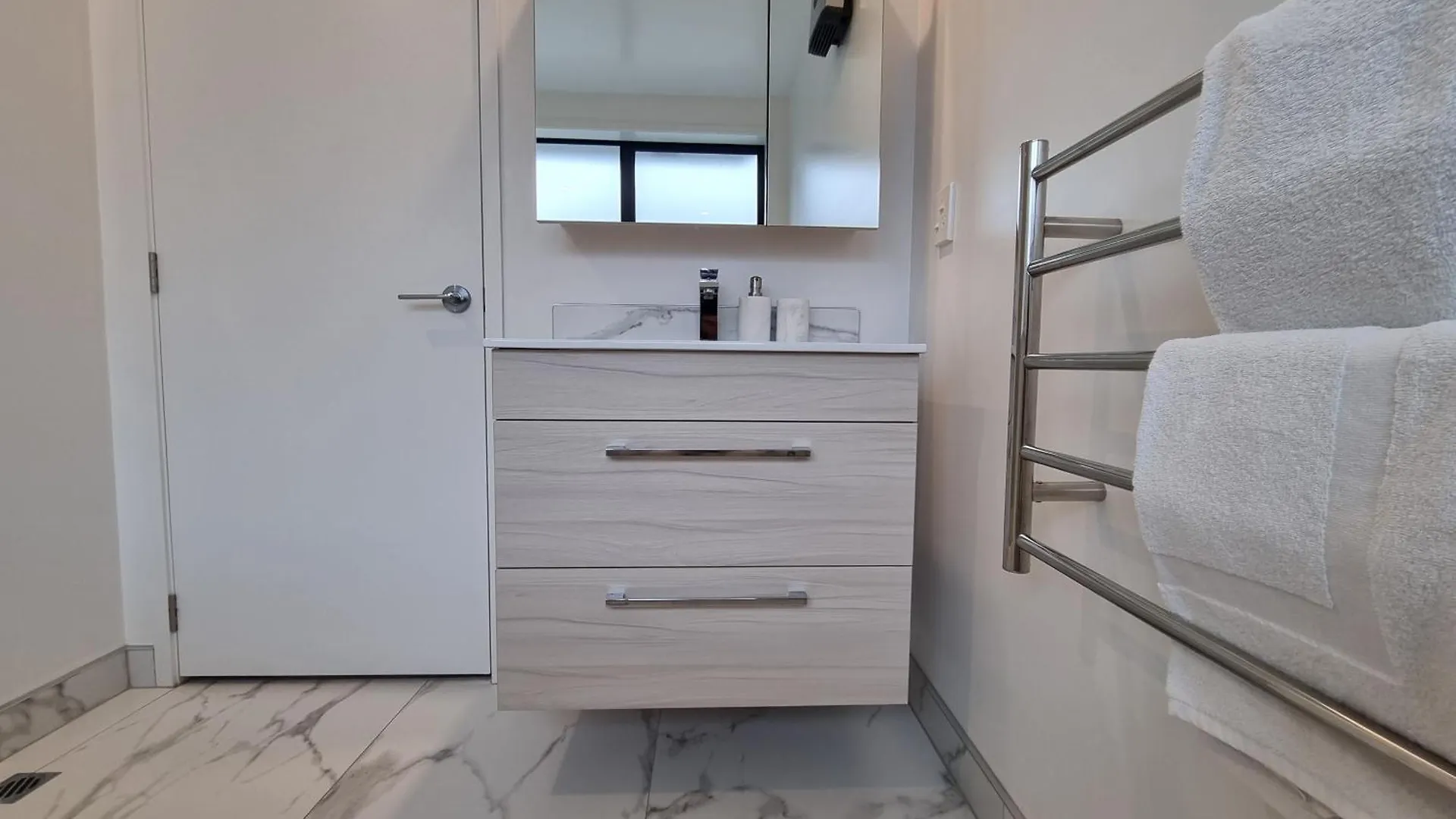 Cloud Nine Elegant Escape Awaits Apartment Christchurch
